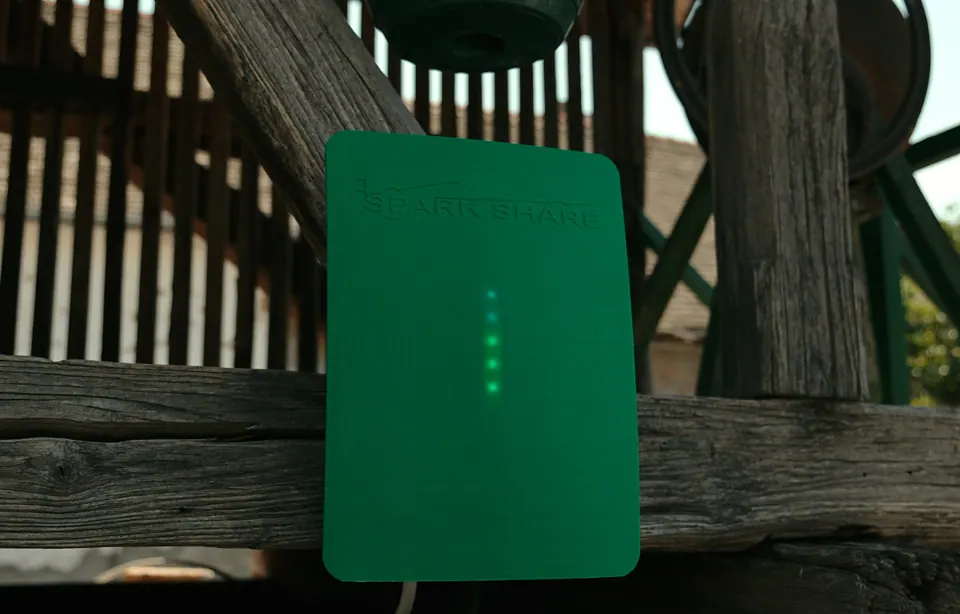 Green SparkShare BOXEV on an old wooden beam